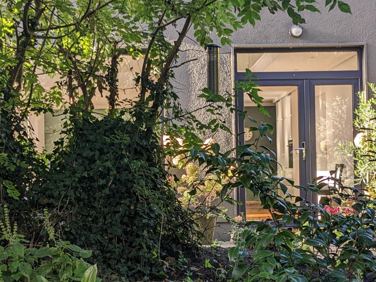 Apartment Spacious Contemporary Chalet Type Apartment. *